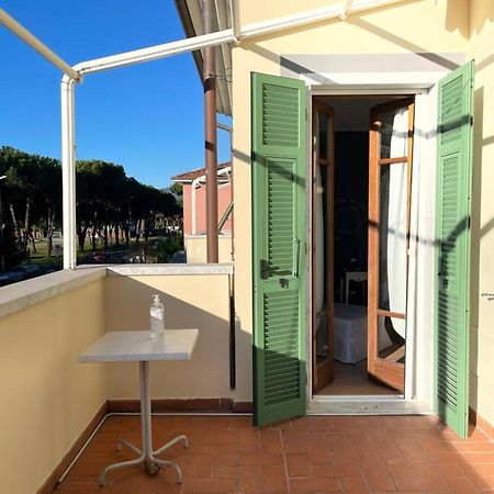 Elegante Camera Matrimoniale Con Balcone A 500 Mt Dal Mare Марина-ді-Каррара Екстер'єр фото